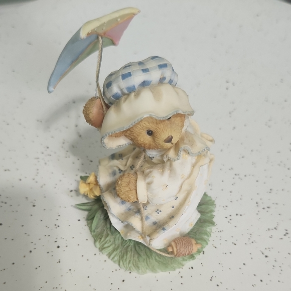 Charming Bear Figurine with Umbrella - Picture 1 of 1